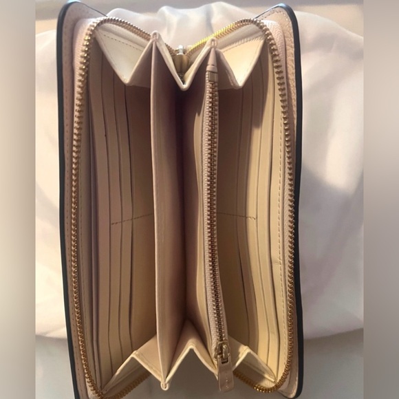 Coach Cream Leather Wallet - Picture 2 of 3